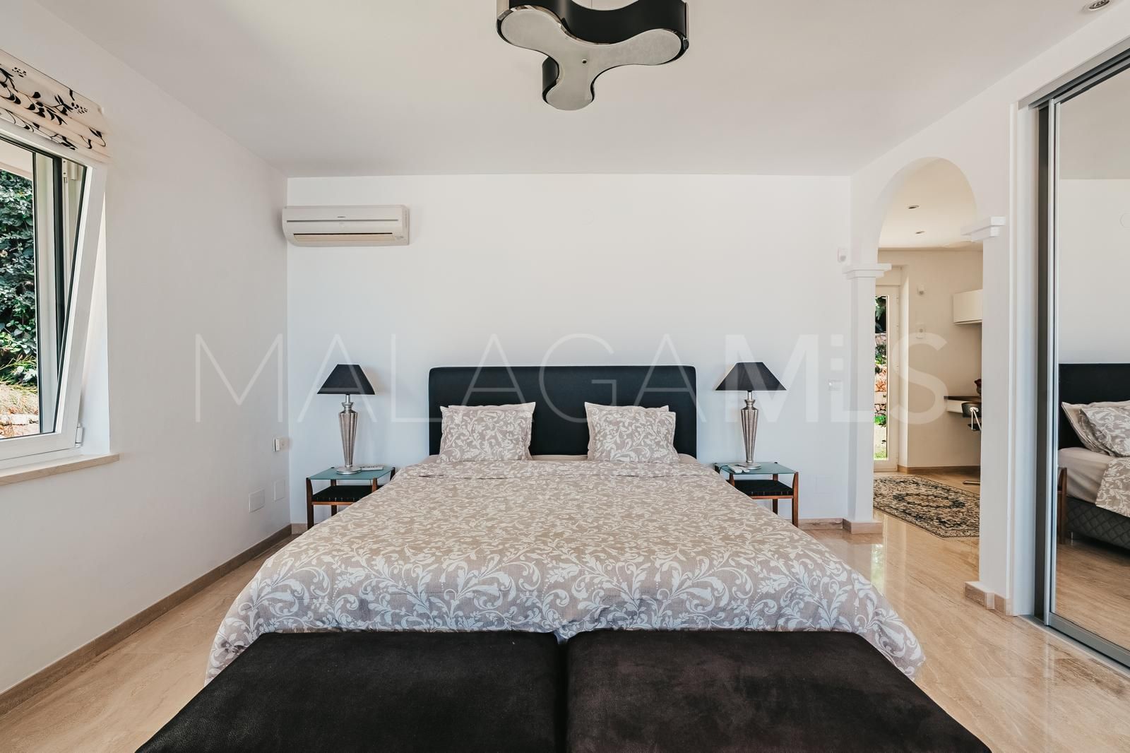 Hus i byn for sale in La Capellania