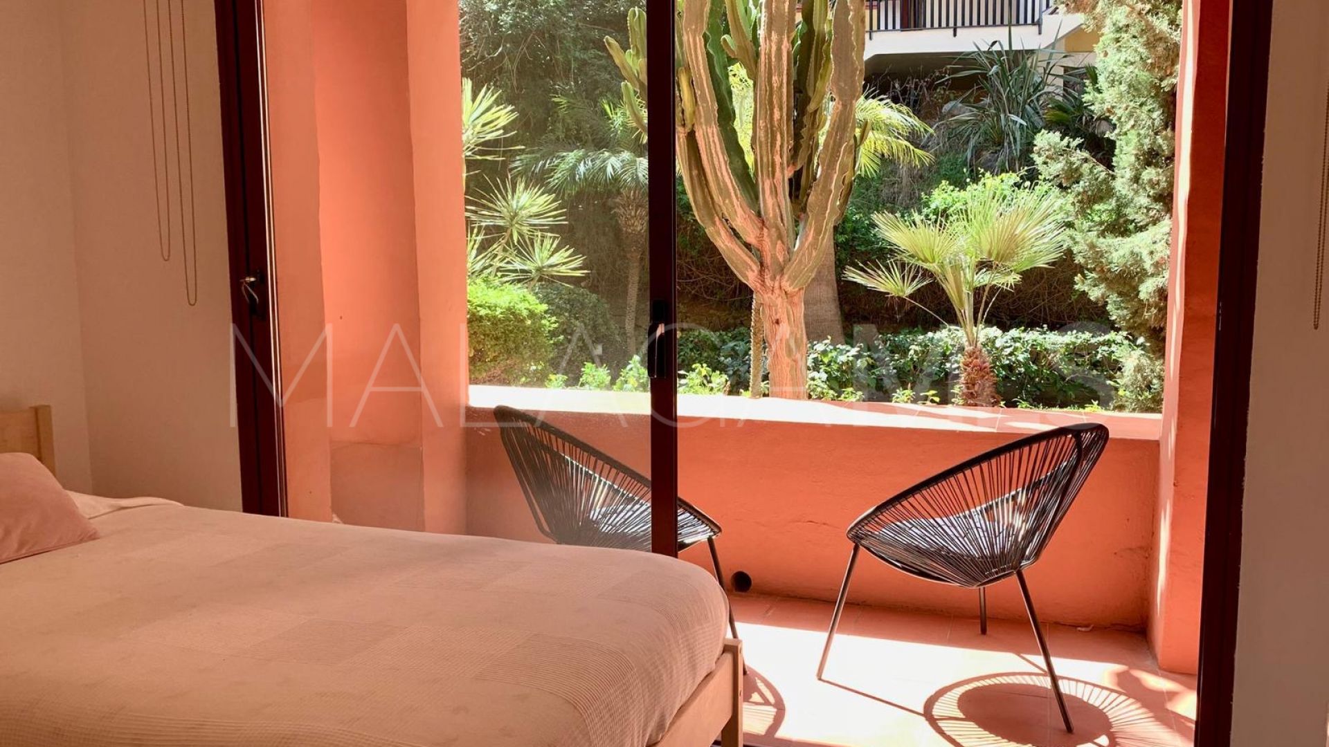Apartamento planta baja with 4 bedrooms for sale in Elviria