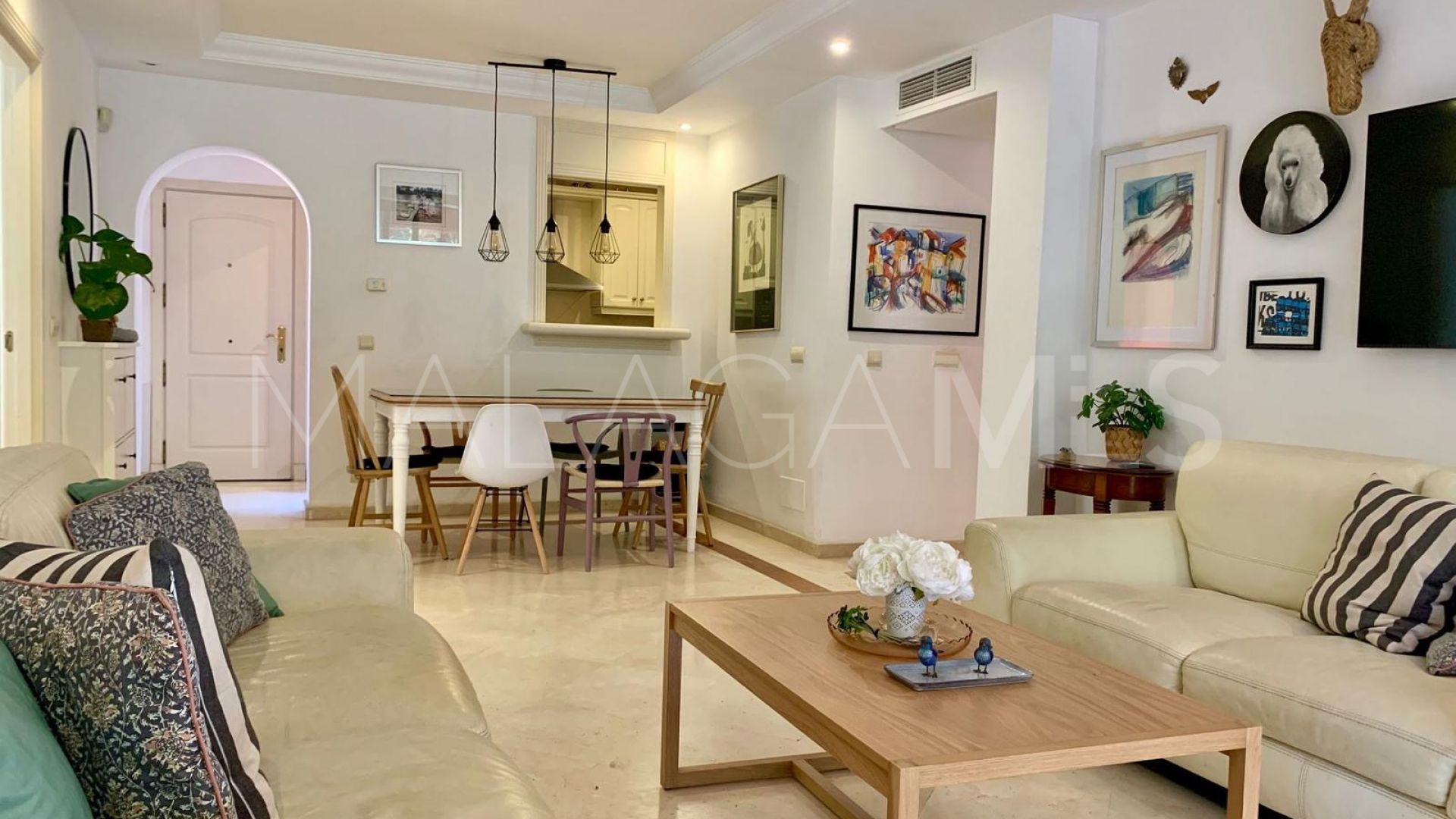 Apartamento planta baja with 4 bedrooms for sale in Elviria