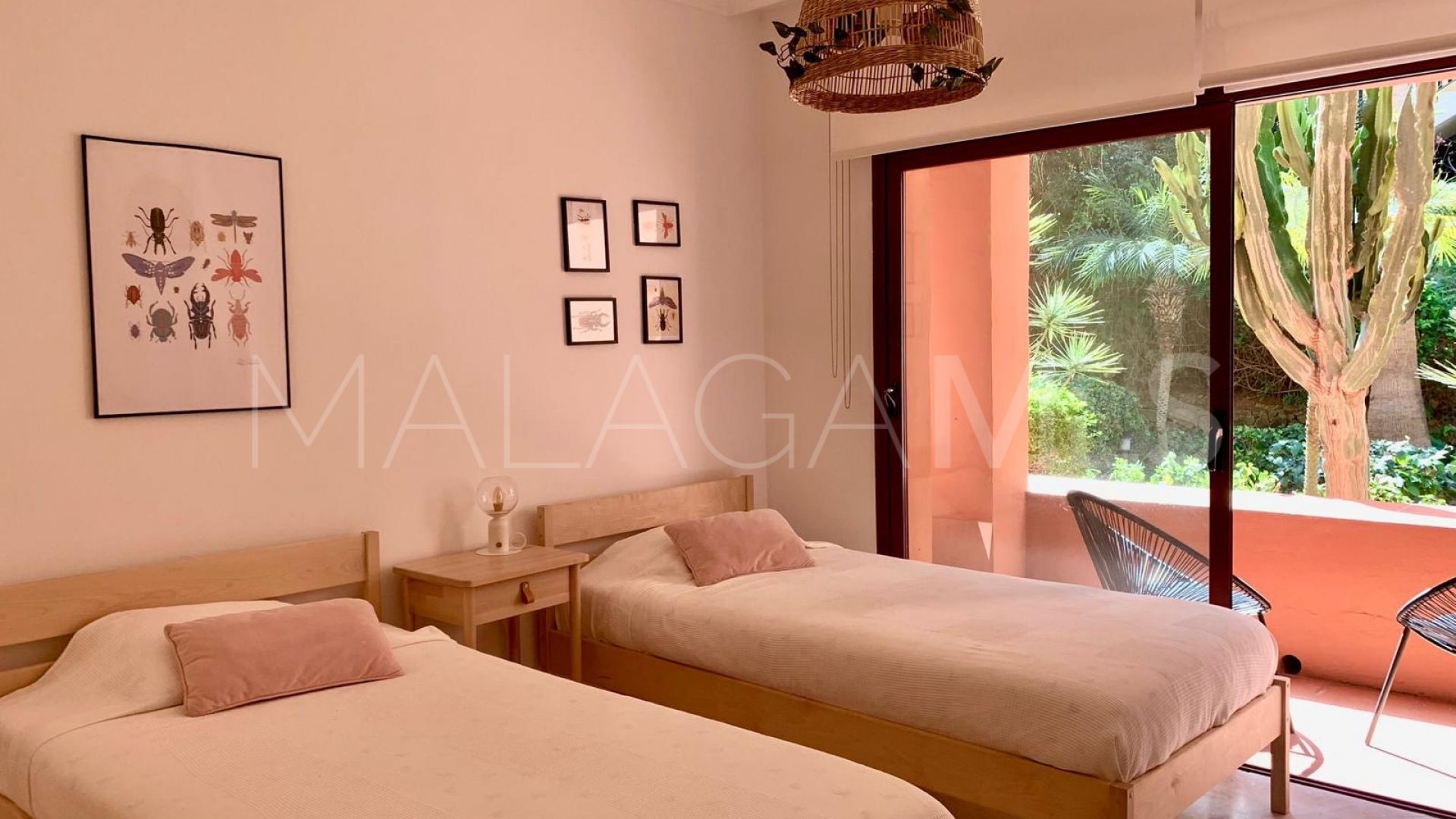 Apartamento planta baja with 4 bedrooms for sale in Elviria