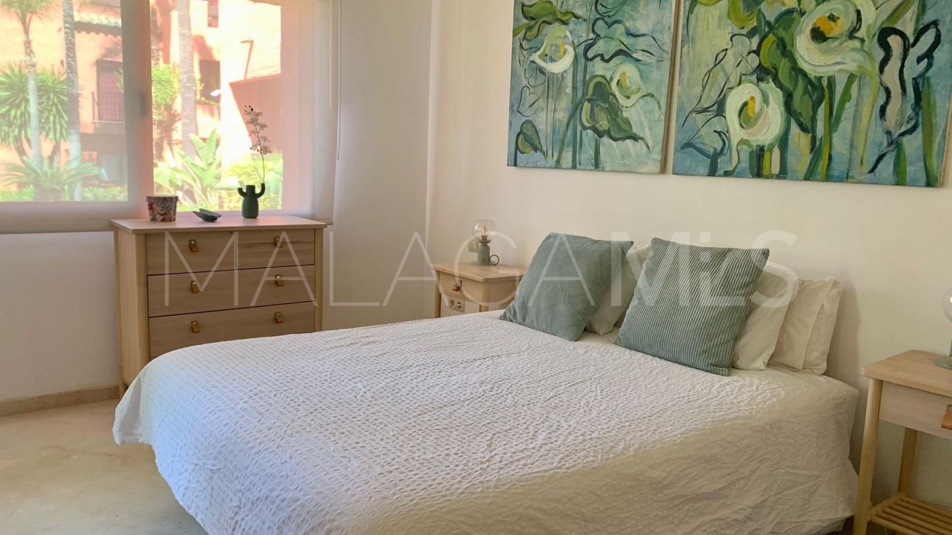 Apartamento planta baja with 4 bedrooms for sale in Elviria