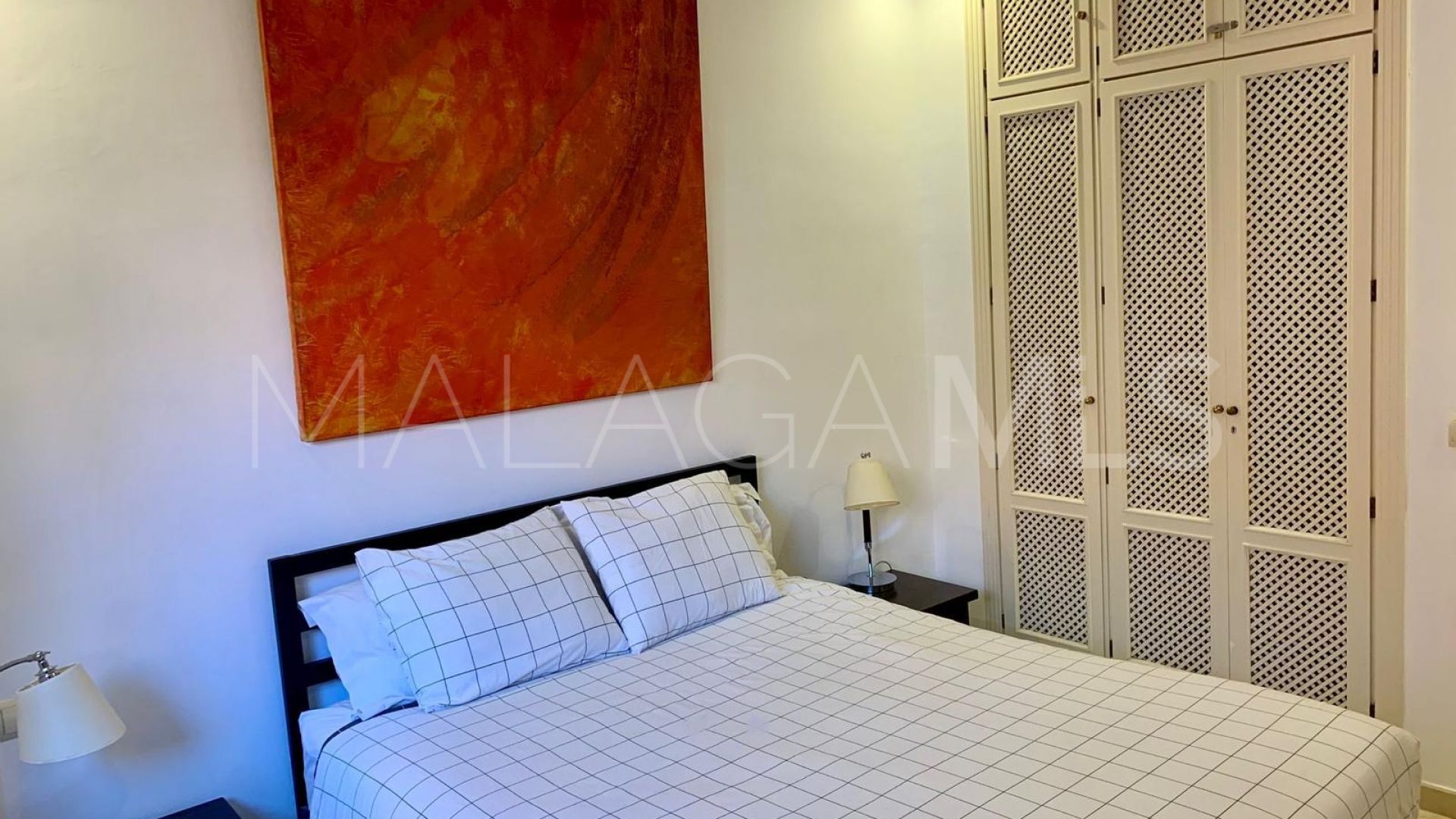 Apartamento planta baja with 4 bedrooms for sale in Elviria