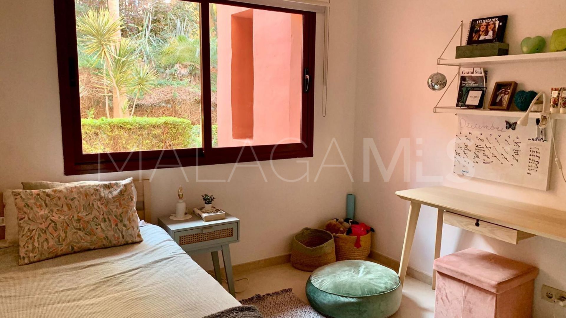 Apartamento planta baja with 4 bedrooms for sale in Elviria