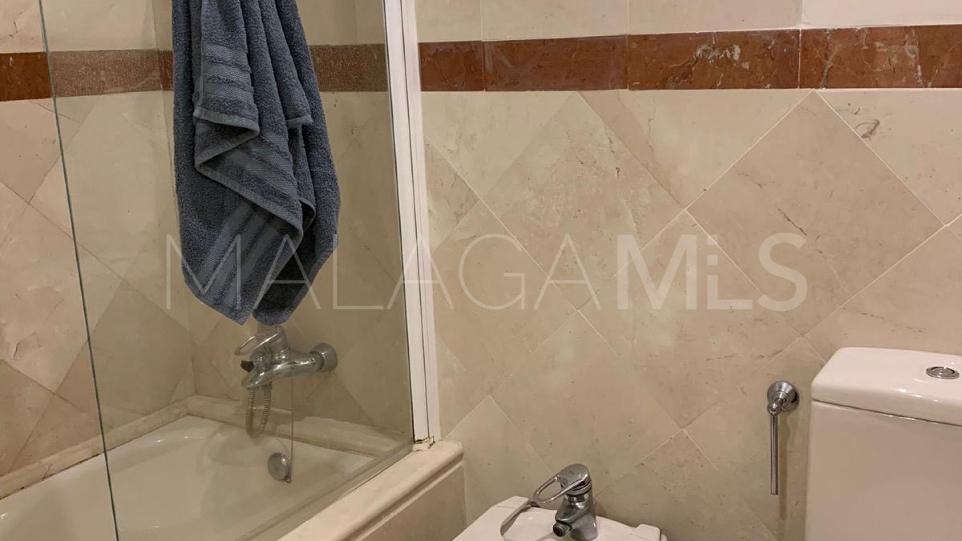Apartamento planta baja with 4 bedrooms for sale in Elviria