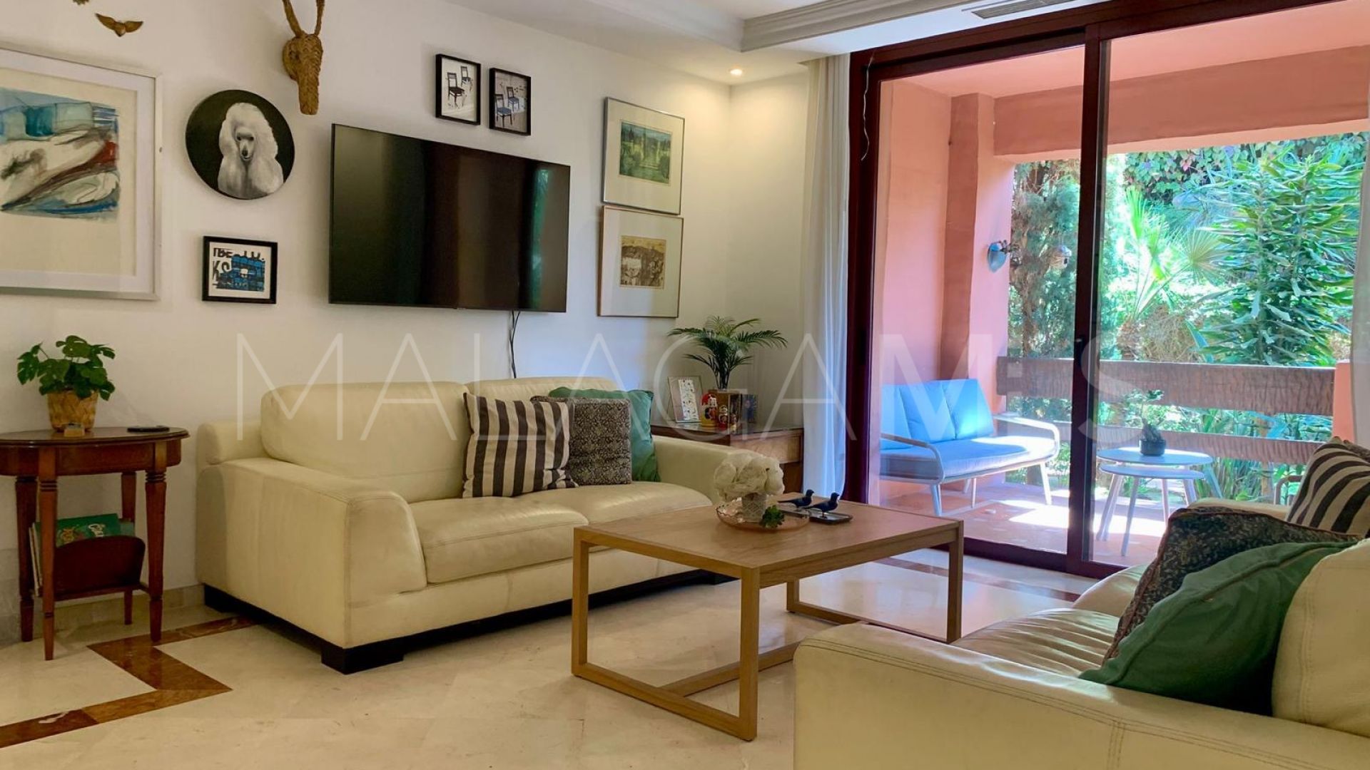 Apartamento planta baja with 4 bedrooms for sale in Elviria