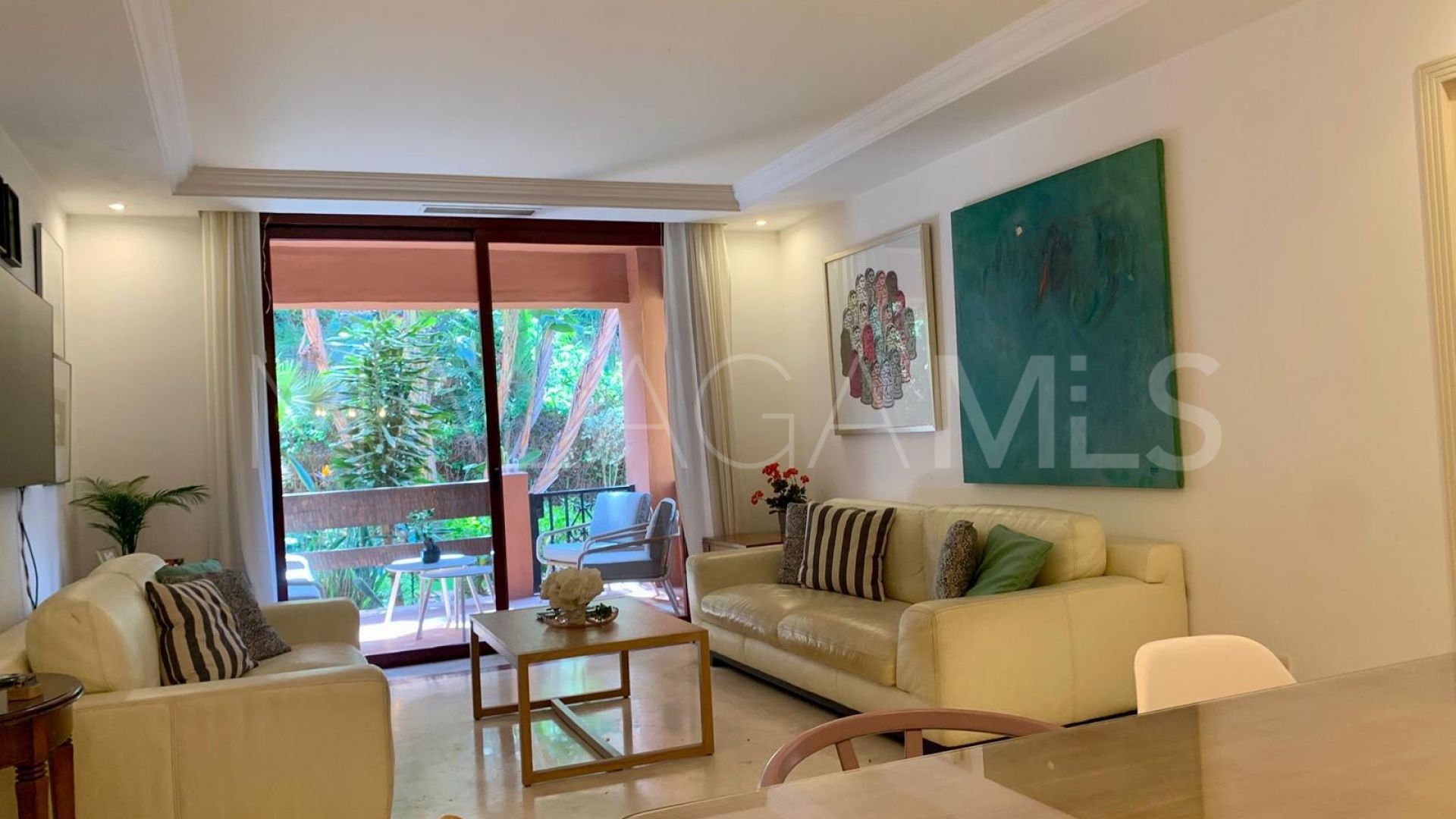 Apartamento planta baja with 4 bedrooms for sale in Elviria