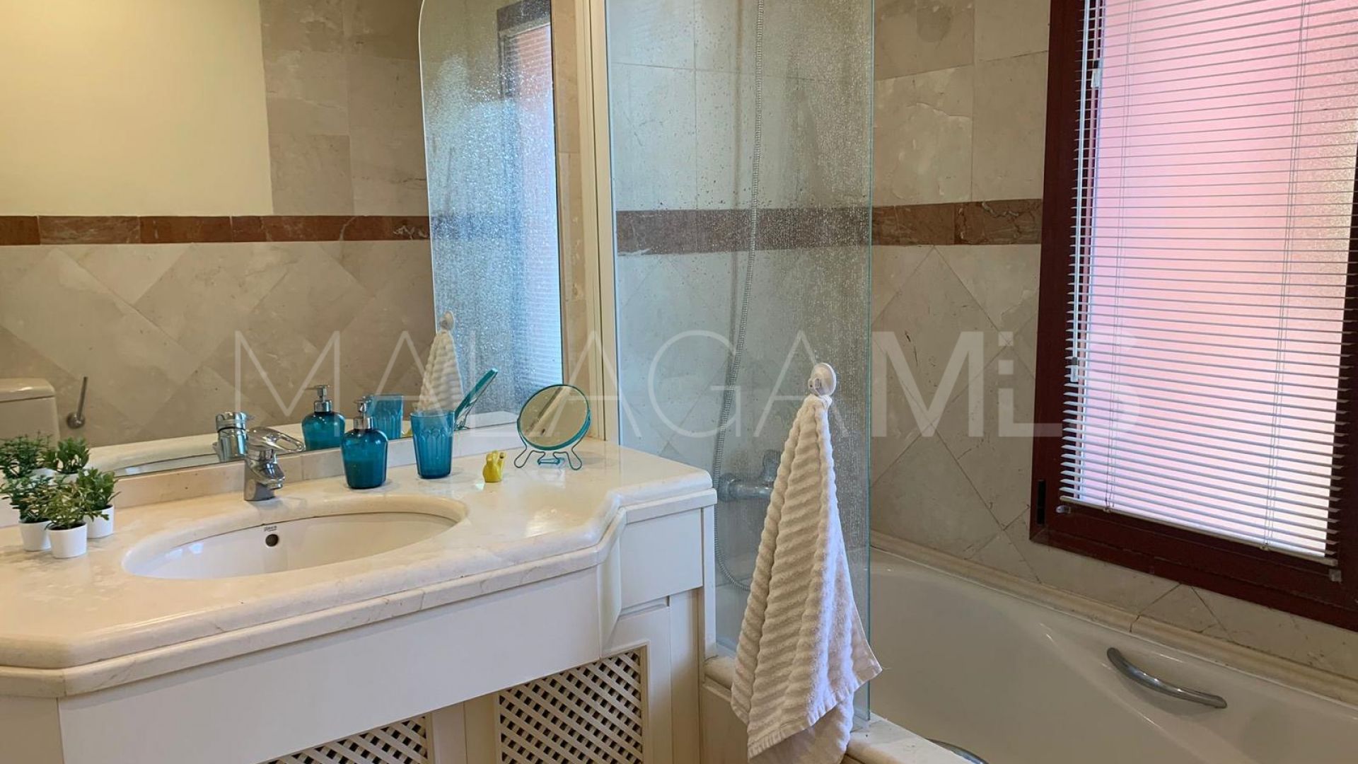 Apartamento planta baja with 4 bedrooms for sale in Elviria