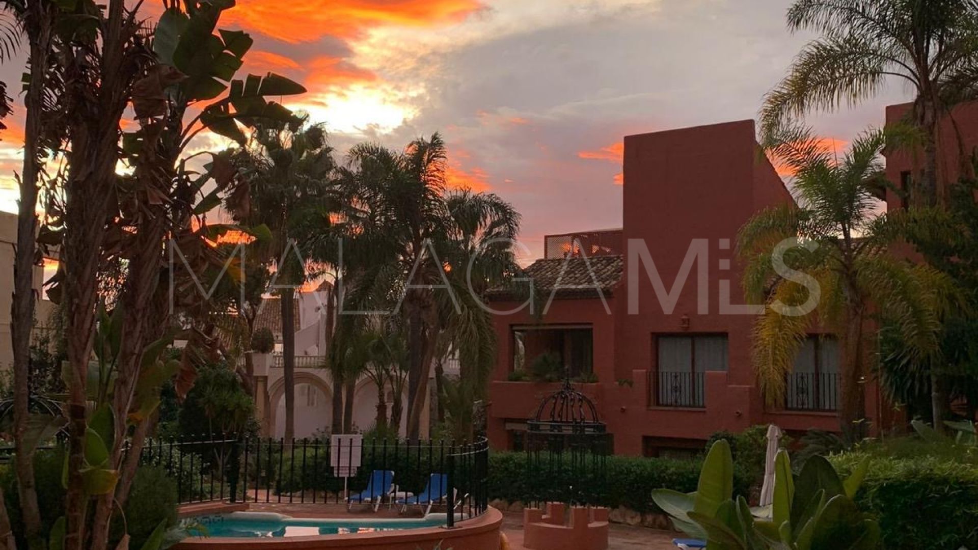 Apartamento planta baja with 4 bedrooms for sale in Elviria