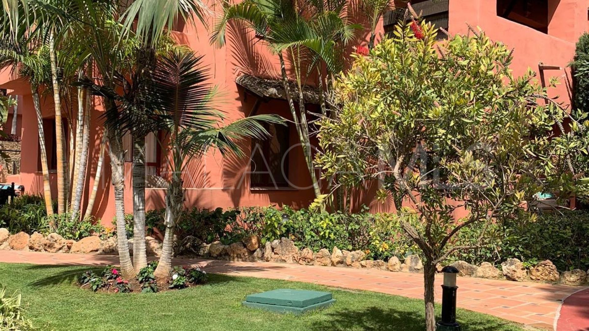 Apartamento planta baja with 4 bedrooms for sale in Elviria