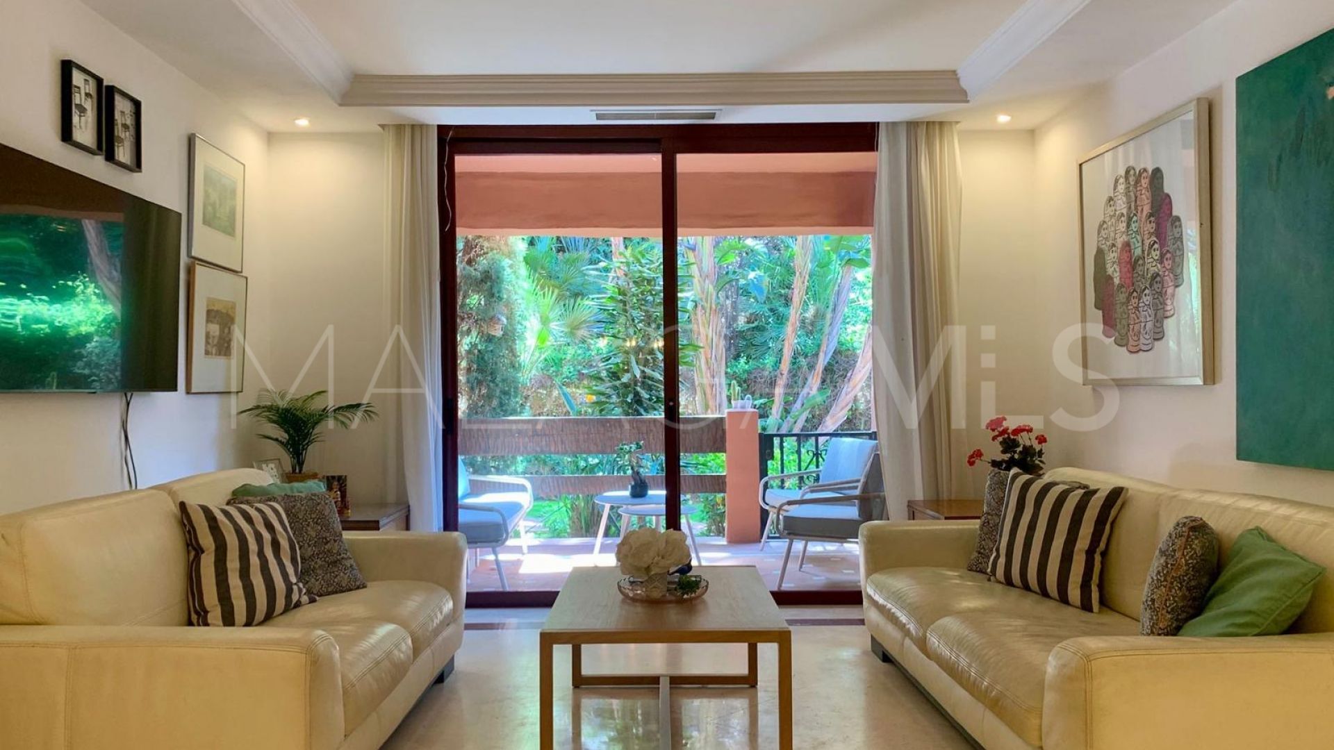 Apartamento planta baja with 4 bedrooms for sale in Elviria