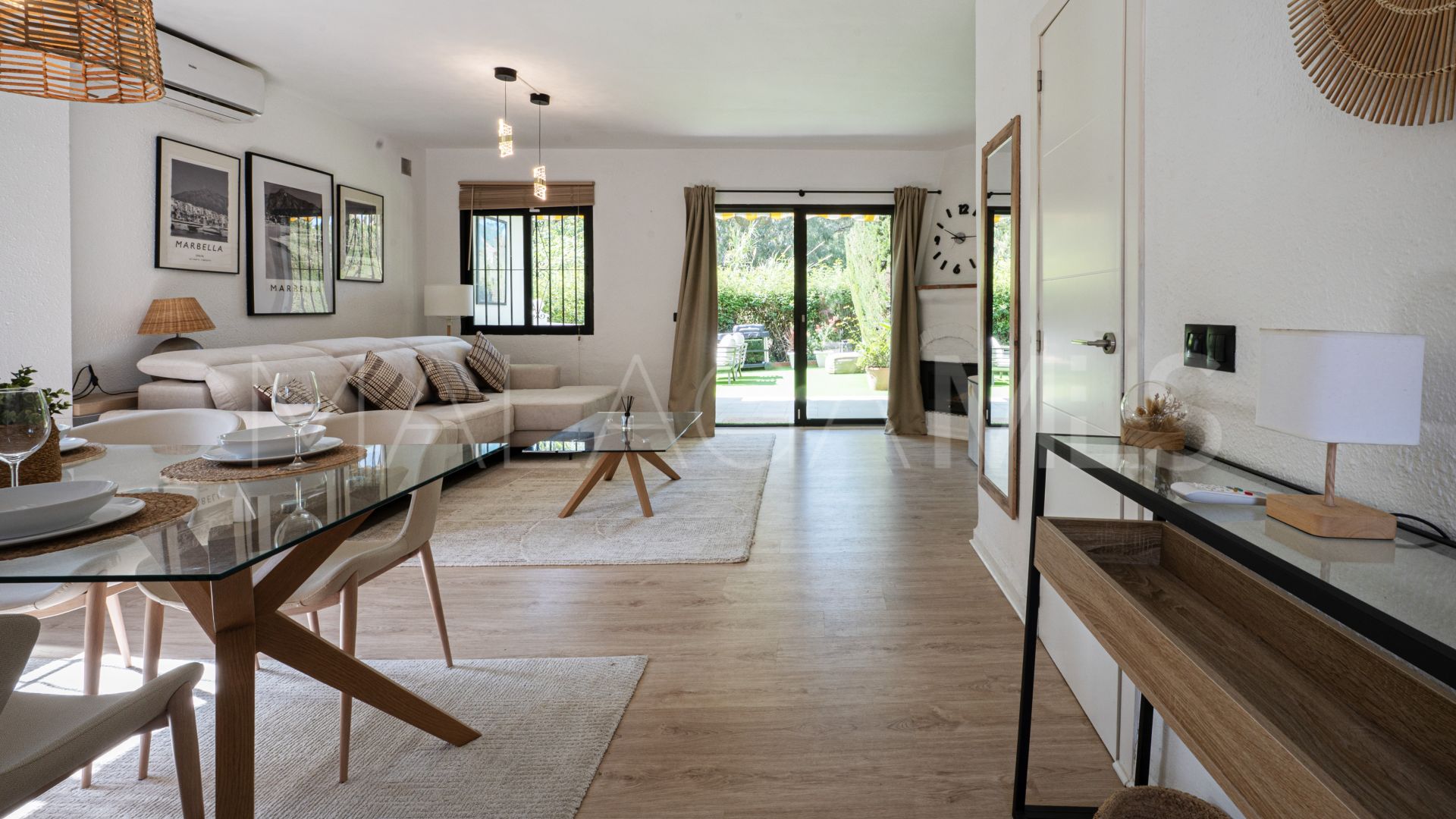 Doppelhaushälfte for sale in Sitio de Calahonda
