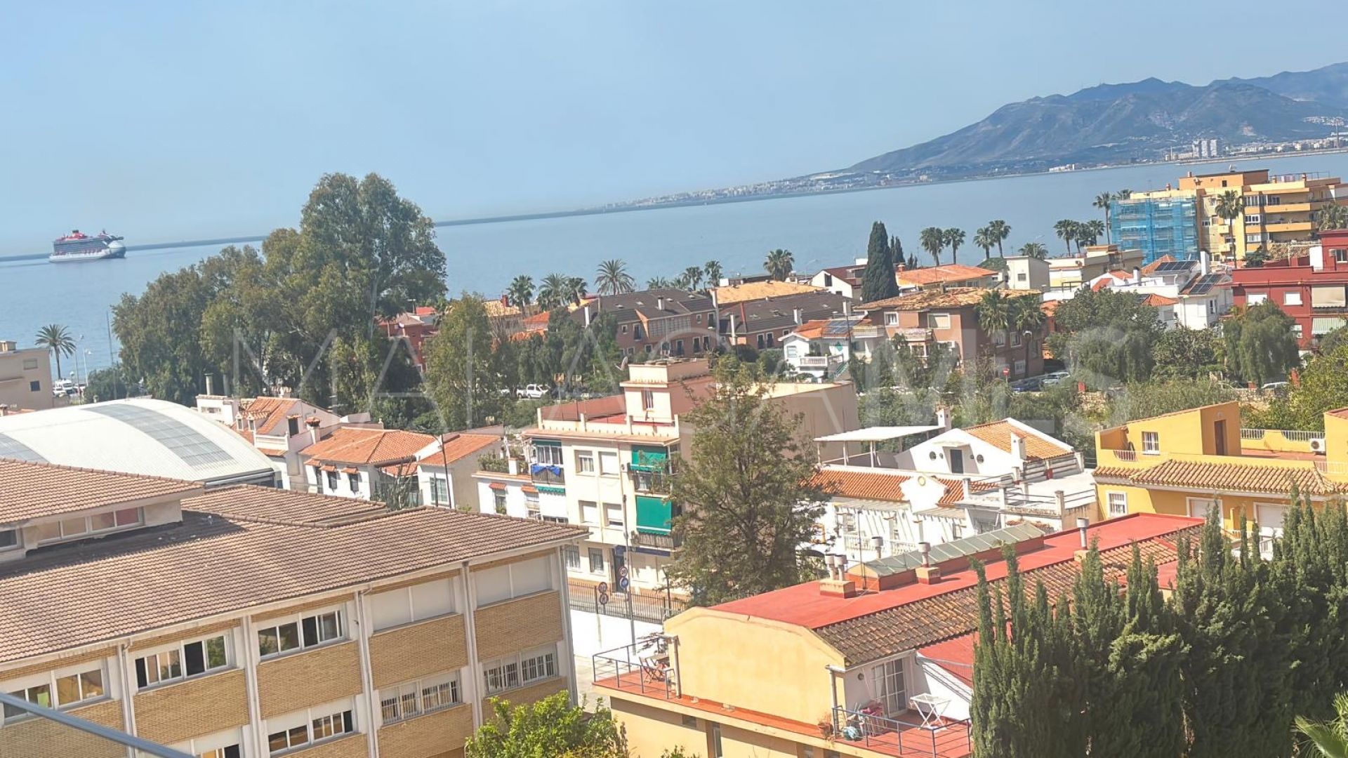 Buy 4 bedrooms apartment in El Palo