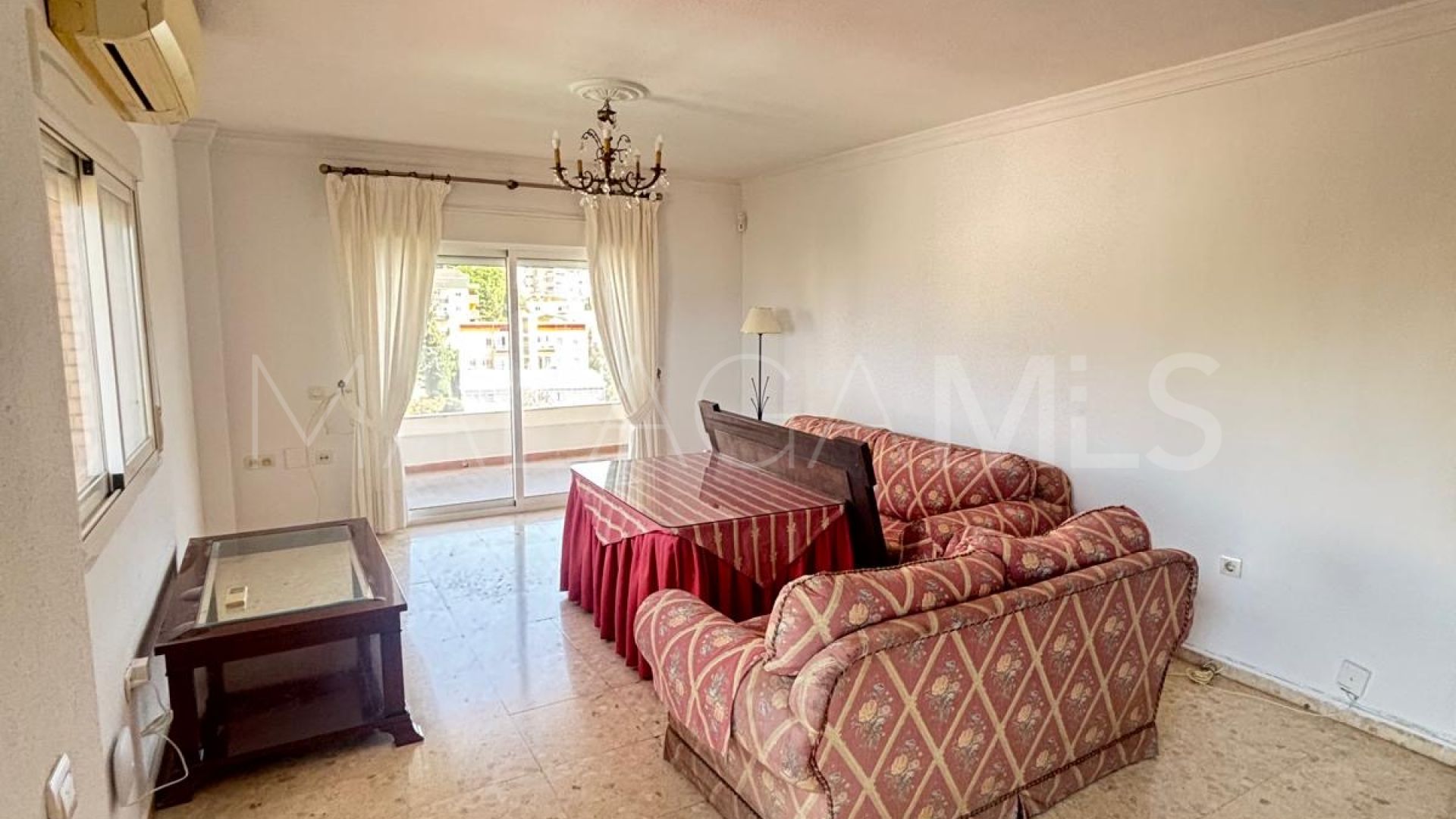 Buy 4 bedrooms apartment in El Palo