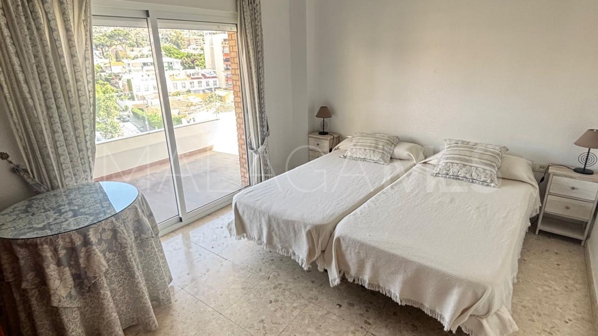 Buy 4 bedrooms apartment in El Palo