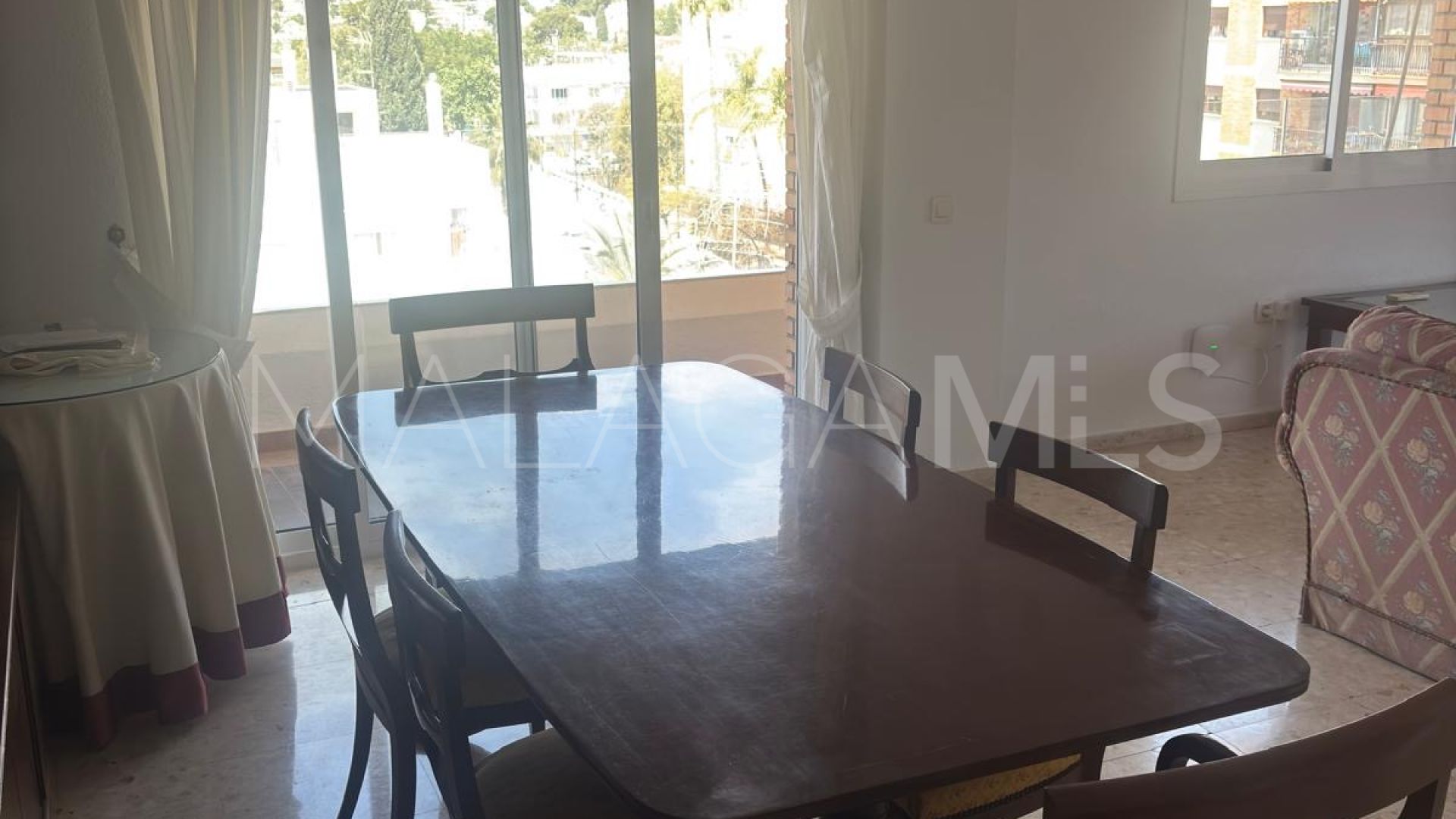 Buy 4 bedrooms apartment in El Palo