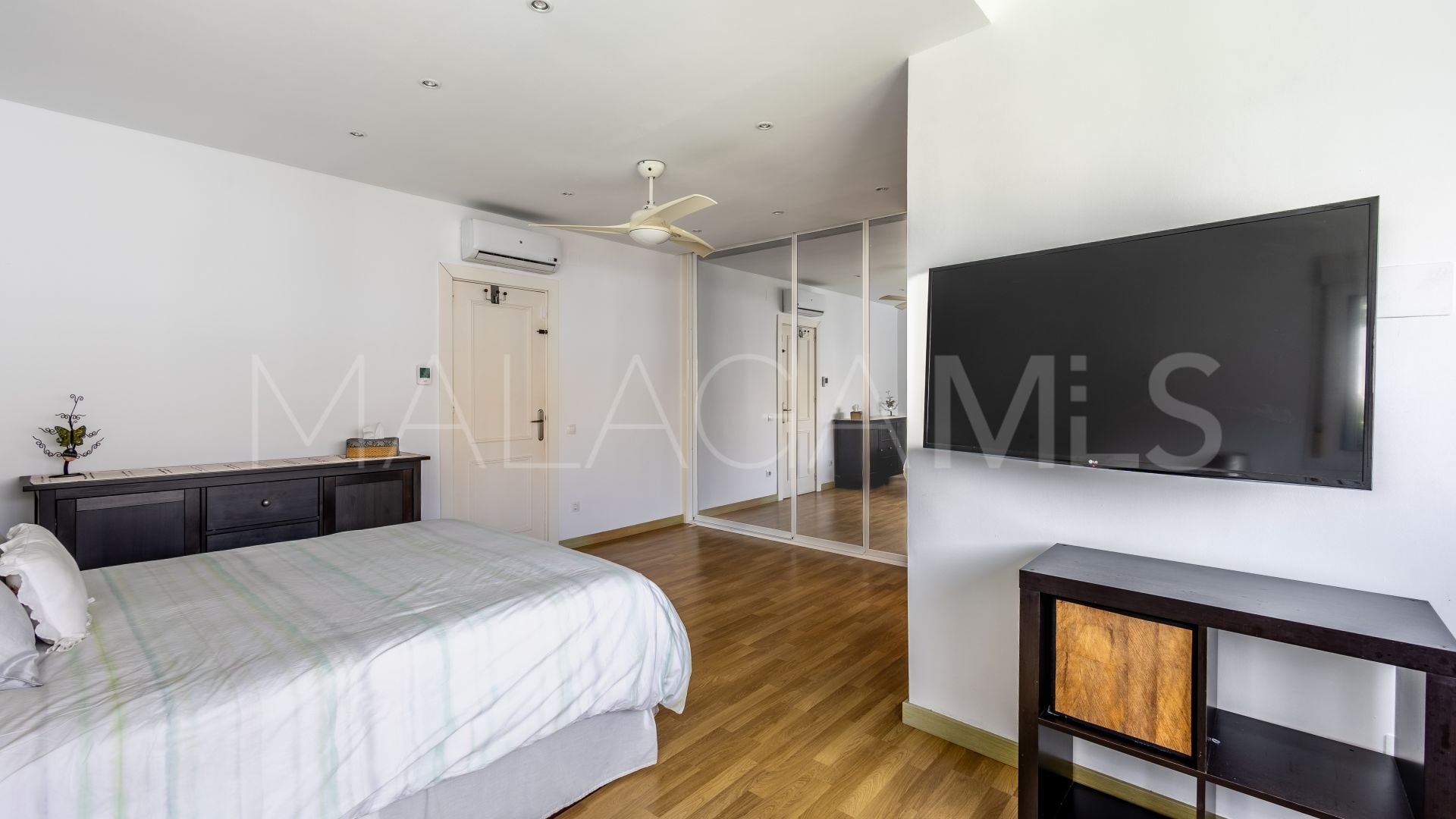 For sale Las Chapas town house with 3 bedrooms