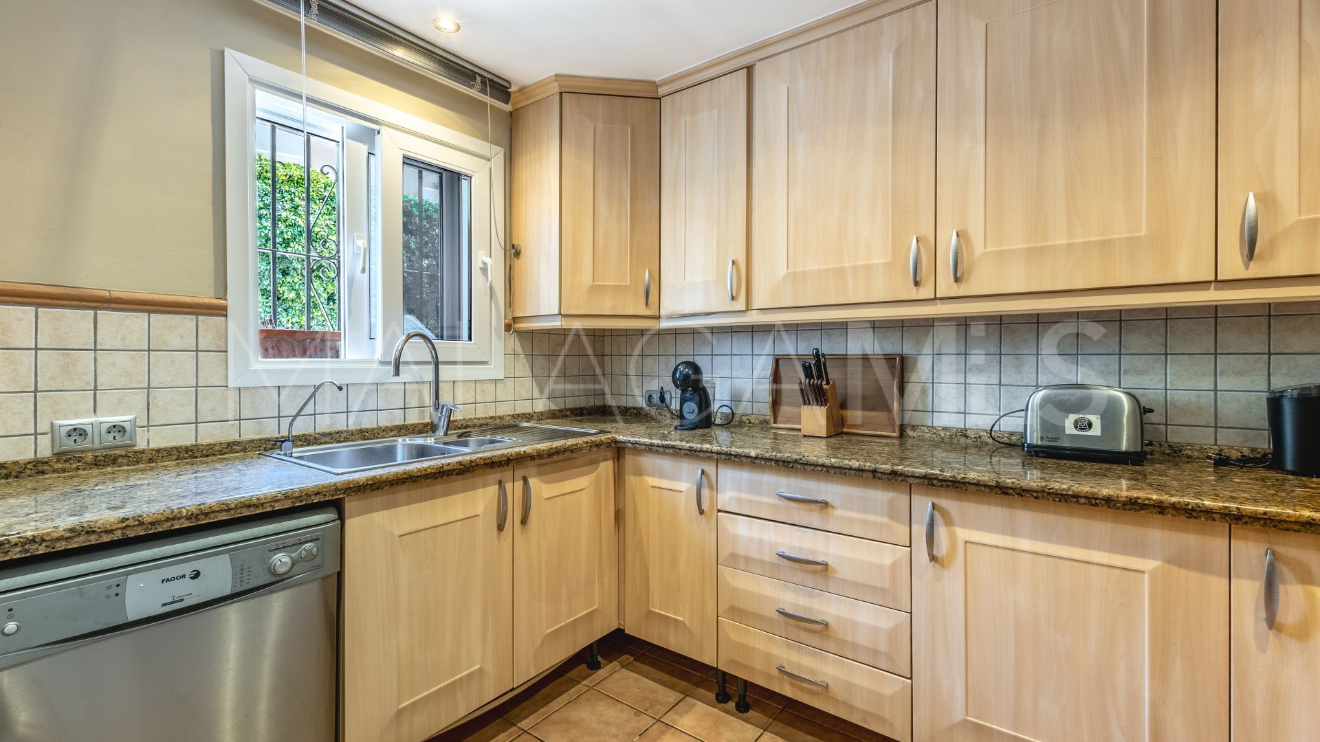 For sale Las Chapas town house with 3 bedrooms