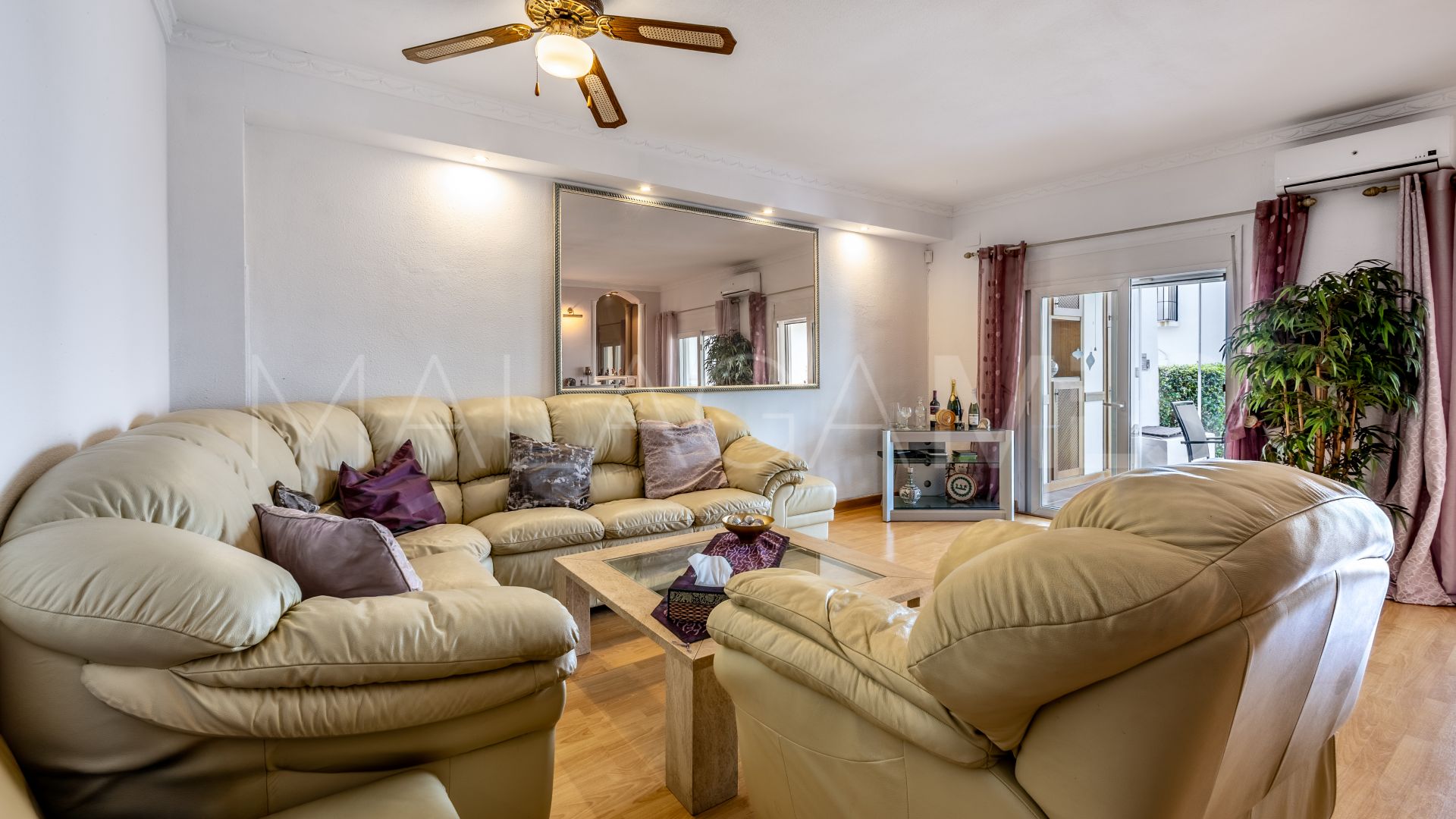 For sale Las Chapas town house with 3 bedrooms