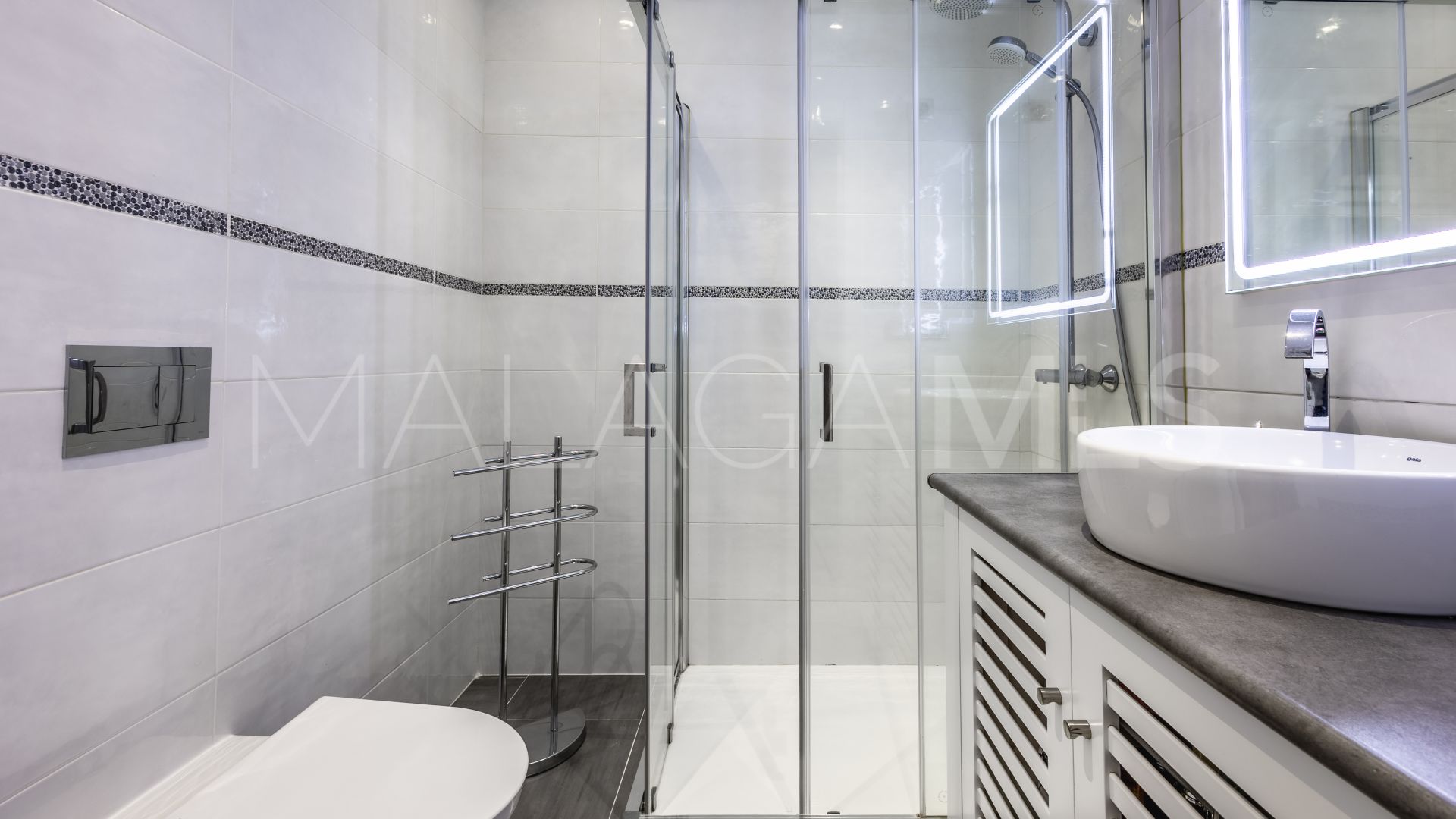 For sale Las Chapas town house with 3 bedrooms