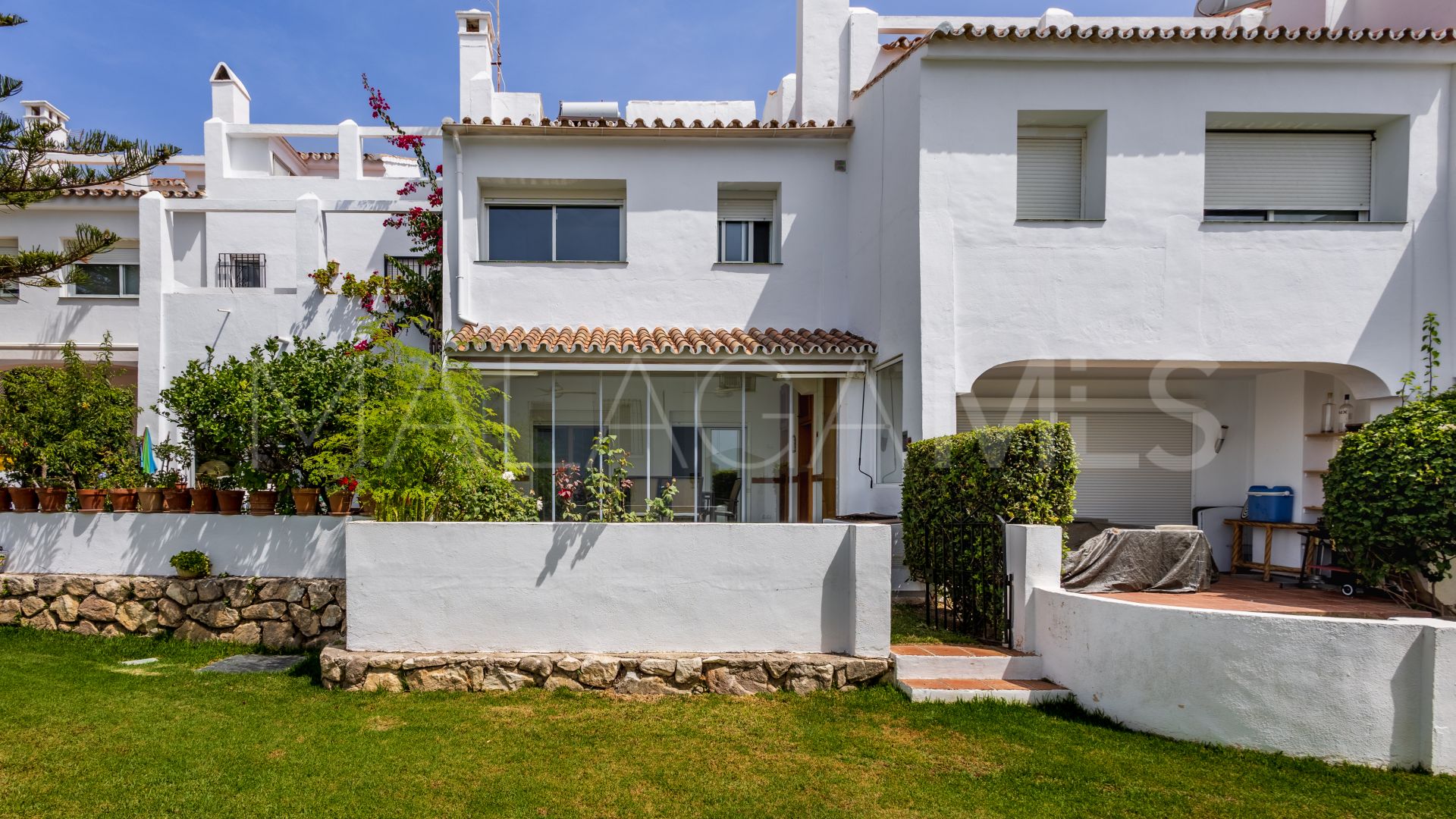 For sale Las Chapas town house with 3 bedrooms