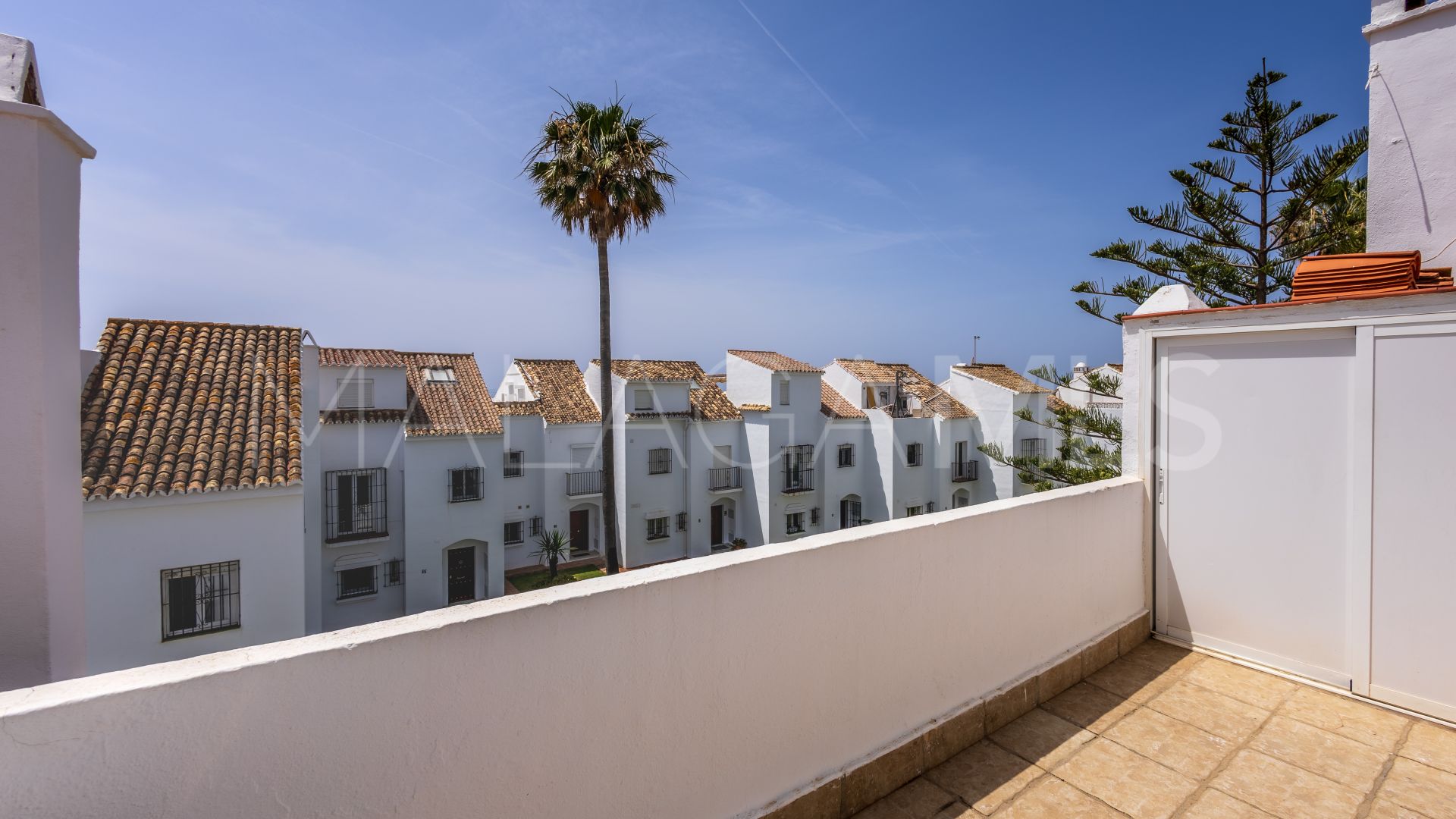 For sale Las Chapas town house with 3 bedrooms