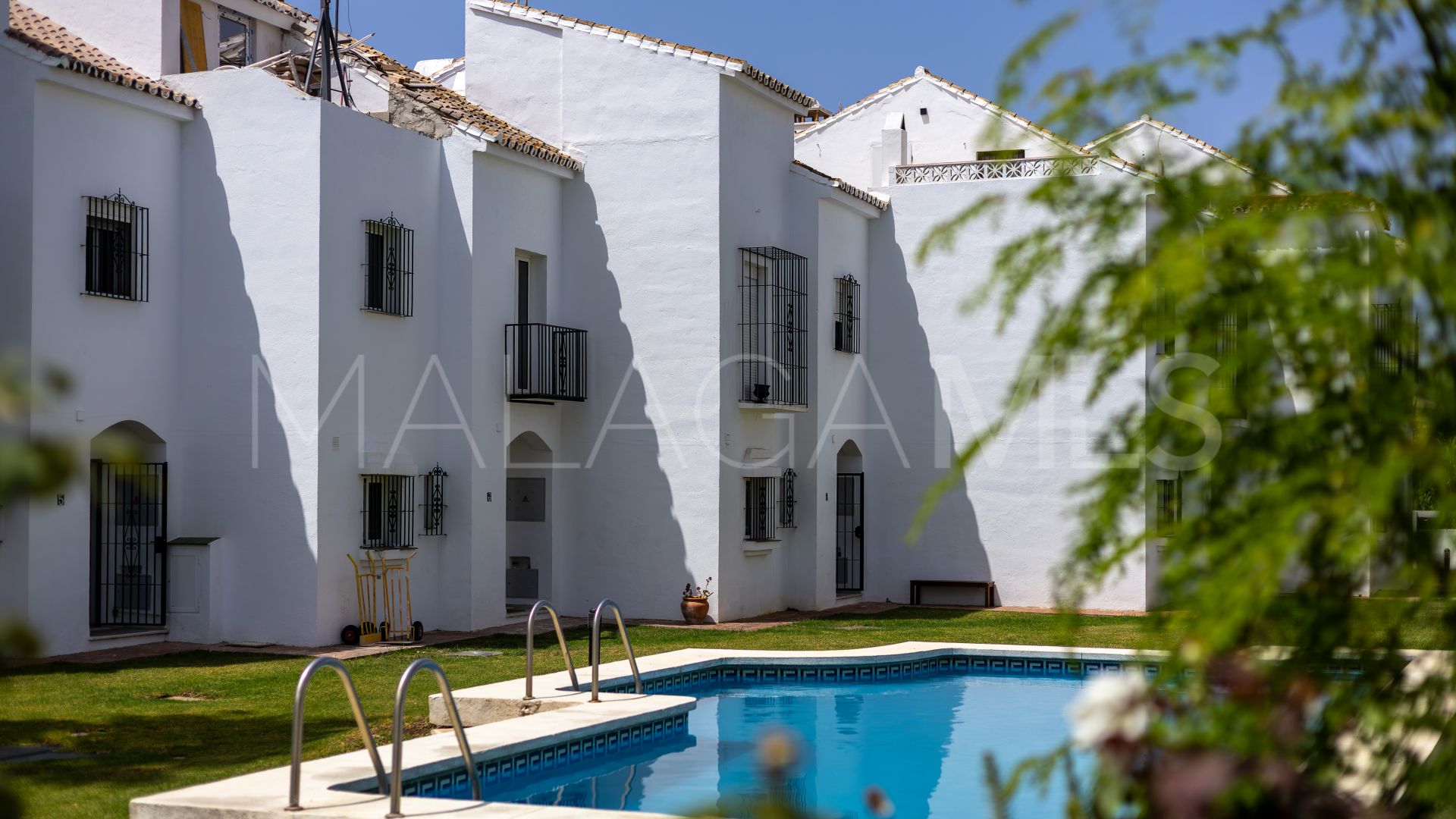 For sale Las Chapas town house with 3 bedrooms
