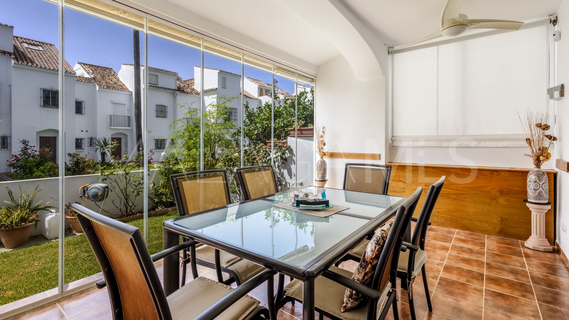 For sale Las Chapas town house with 3 bedrooms