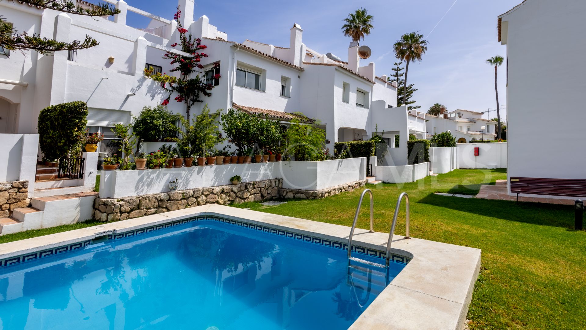 For sale Las Chapas town house with 3 bedrooms