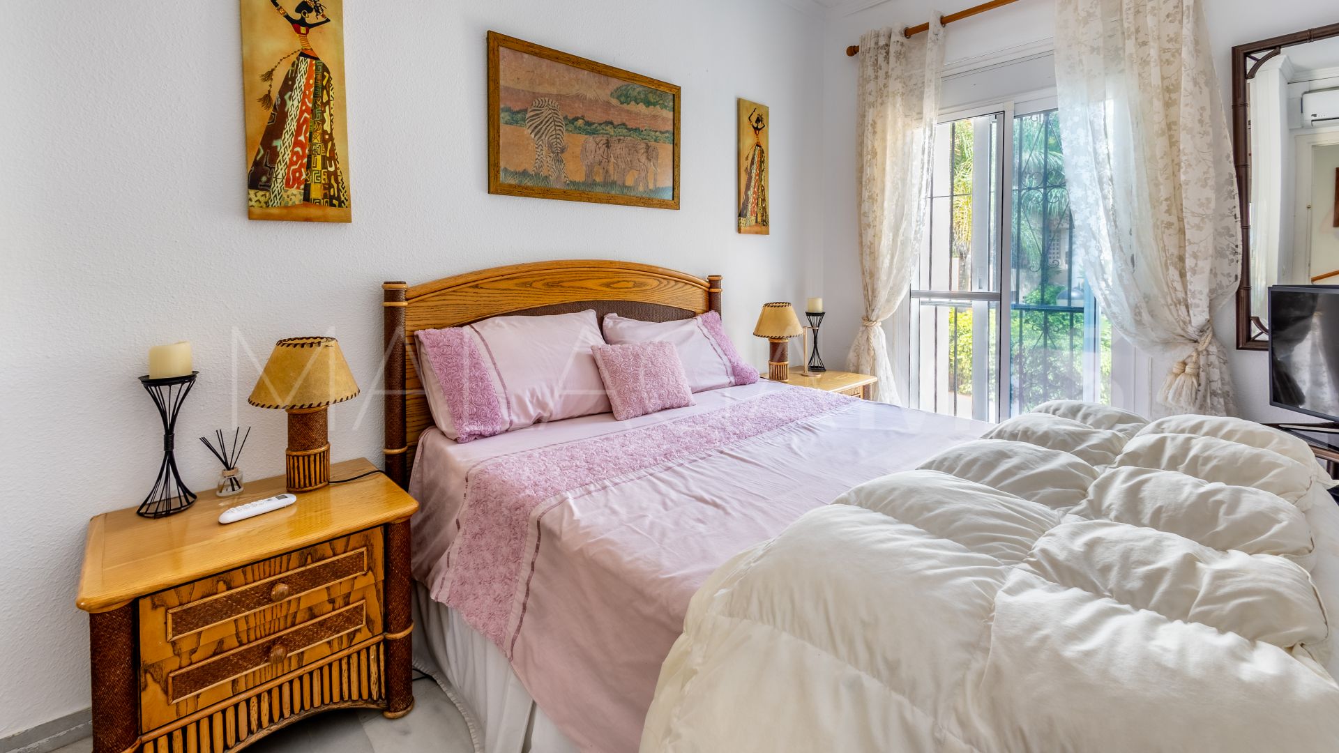 For sale Las Chapas town house with 3 bedrooms