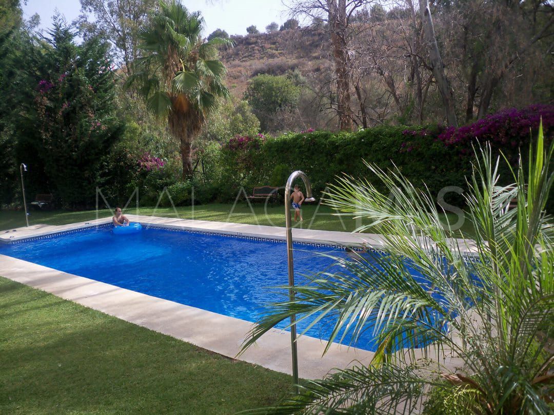 For sale penthouse with 2 bedrooms in Calahonda