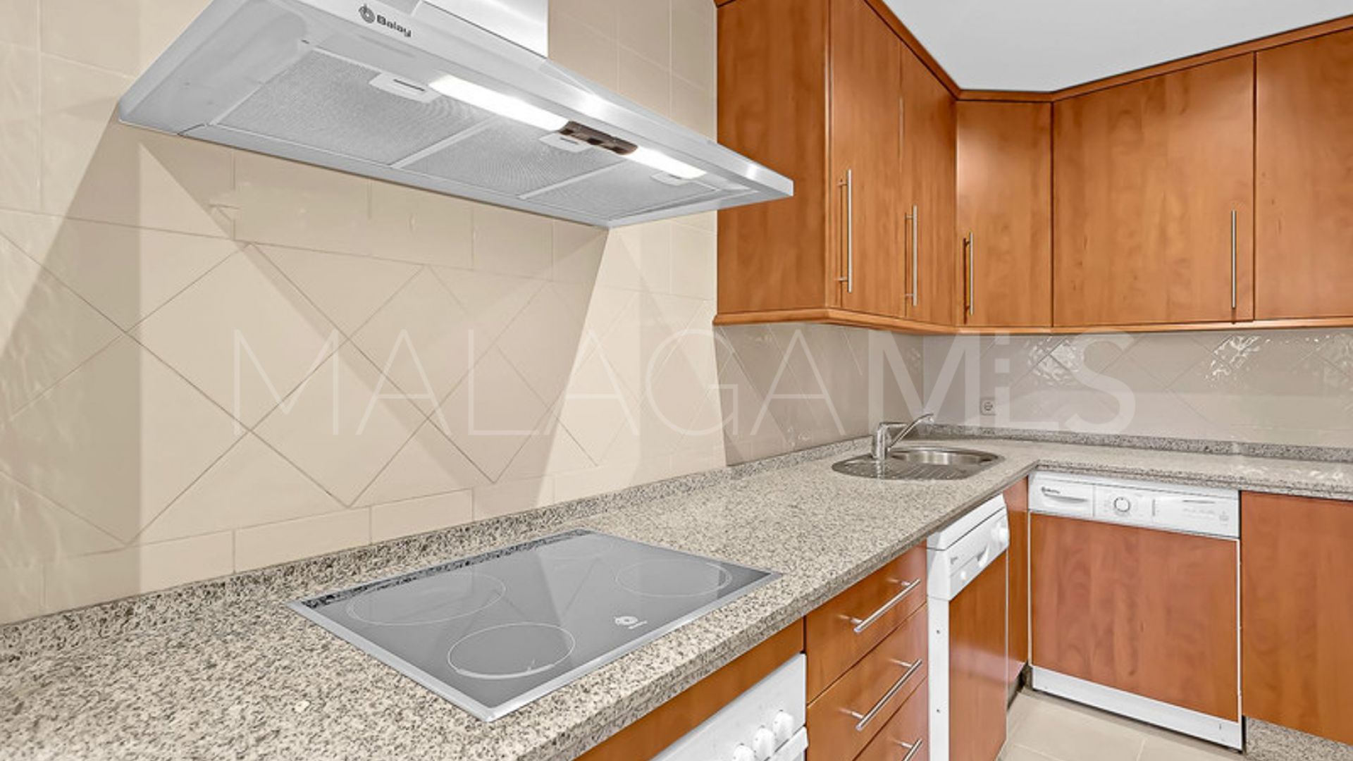 For sale Elviria ground floor apartment with 3 bedrooms