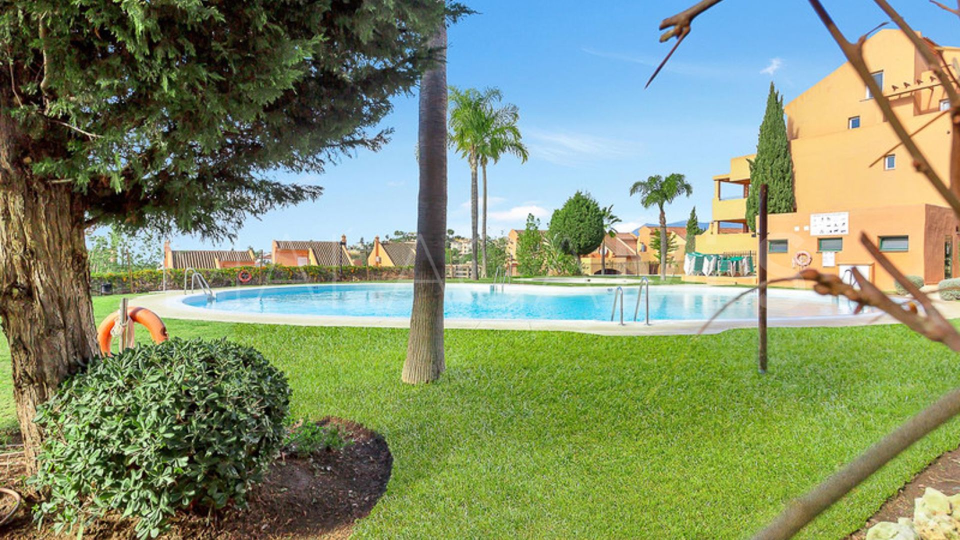 For sale Elviria ground floor apartment with 3 bedrooms