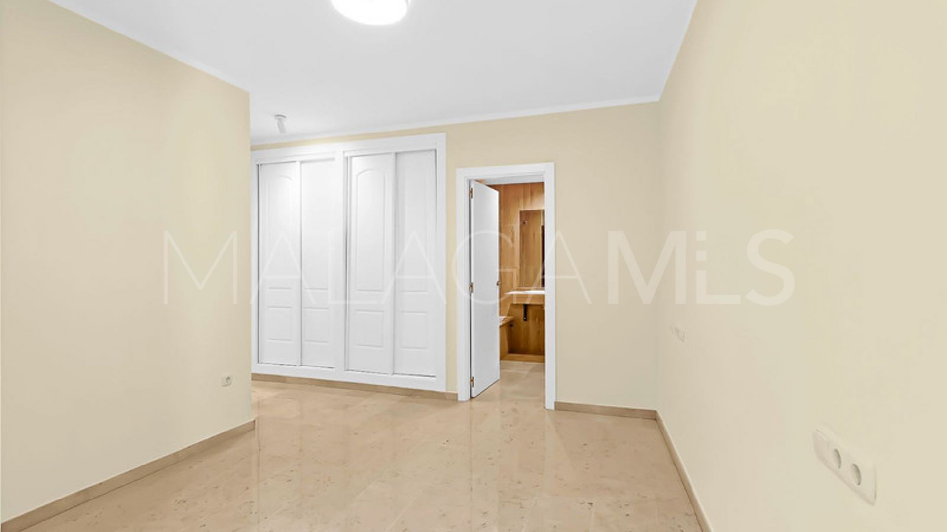 For sale Elviria ground floor apartment with 3 bedrooms