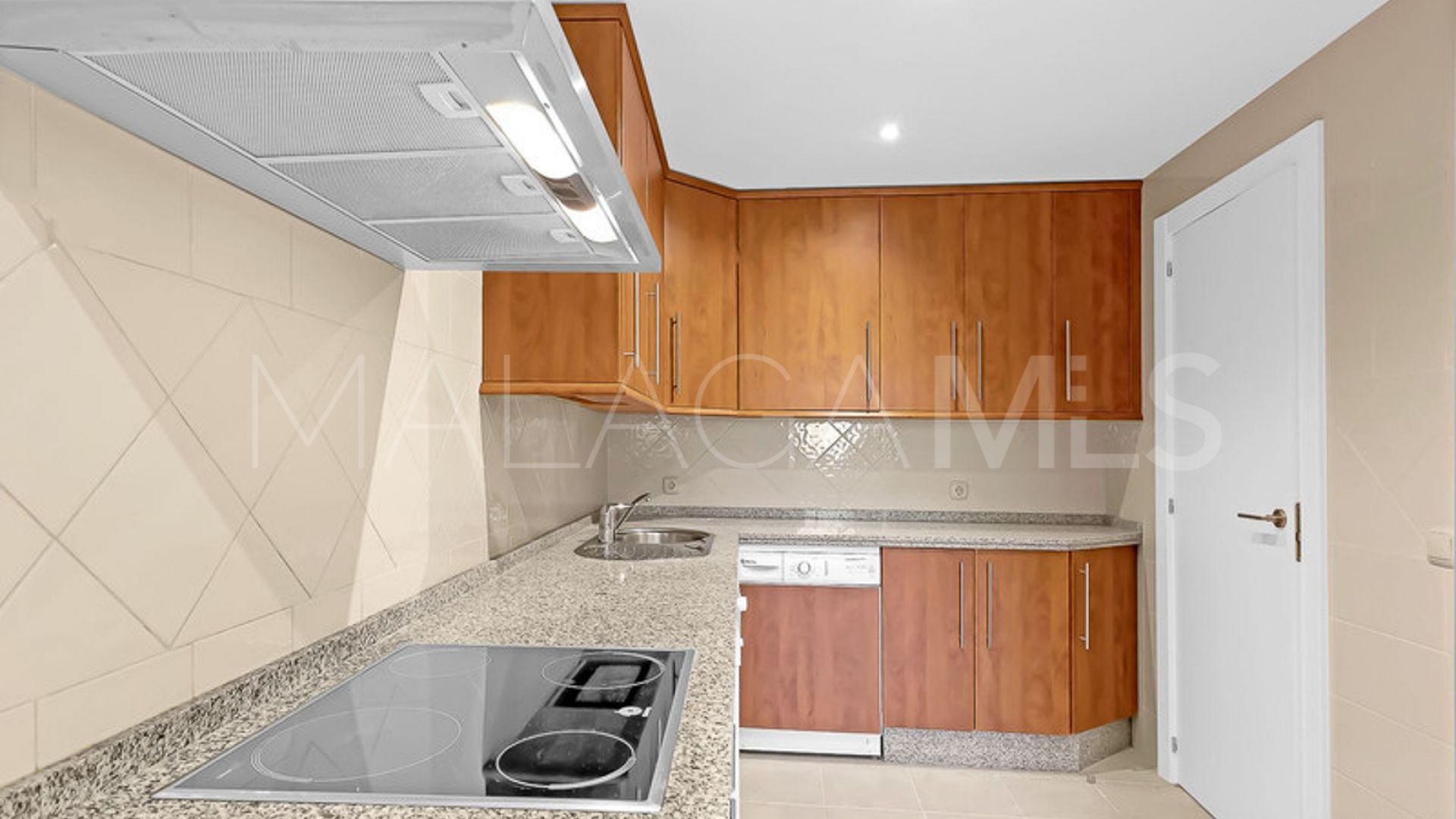 For sale Elviria ground floor apartment with 3 bedrooms