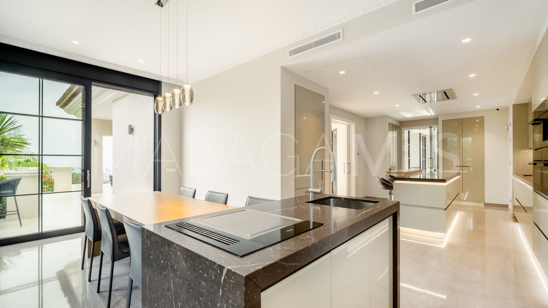 Buy villa in Sierra Blanca with 6 bedrooms