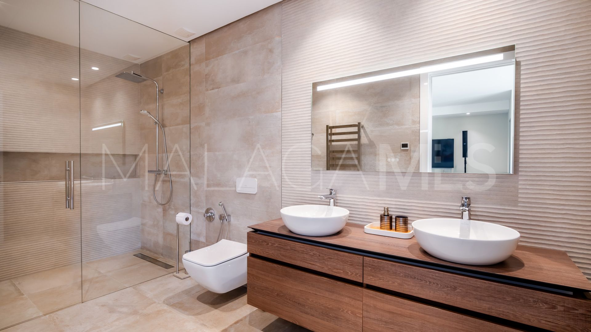 Buy villa in Sierra Blanca with 6 bedrooms