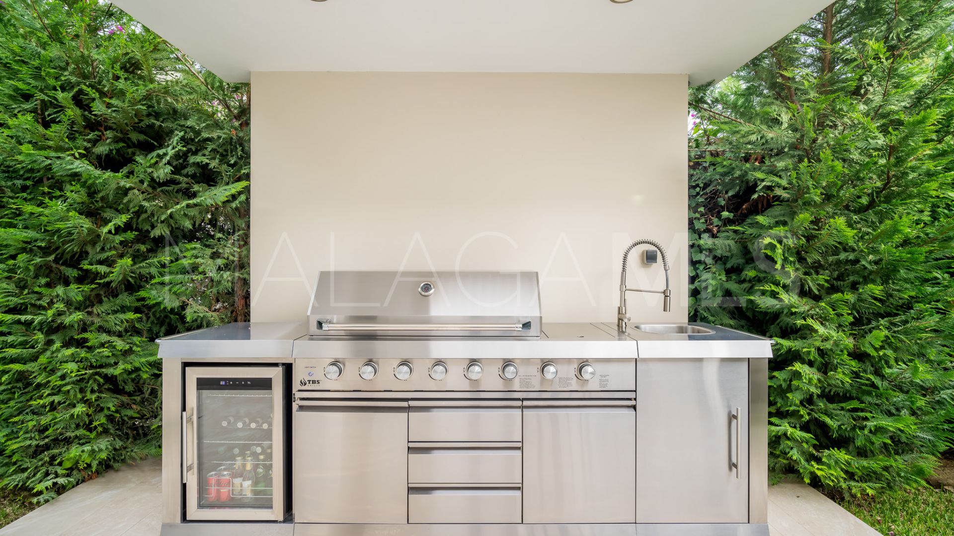 Buy villa in Sierra Blanca with 6 bedrooms