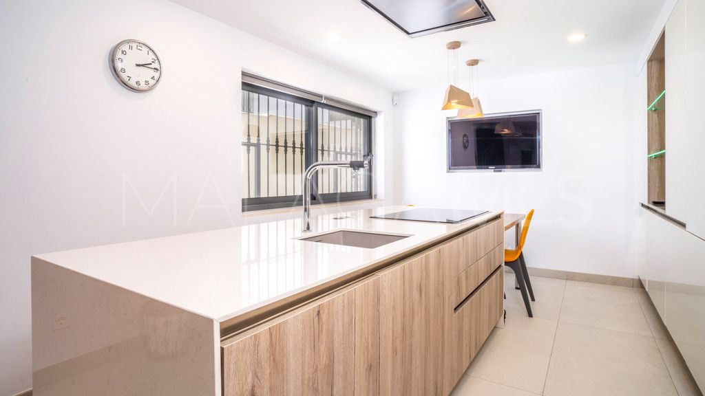 Chalet for sale in Nueva Andalucia