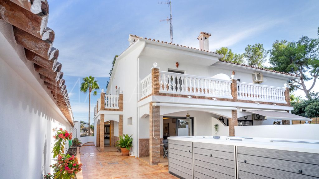 Chalet for sale in Nueva Andalucia