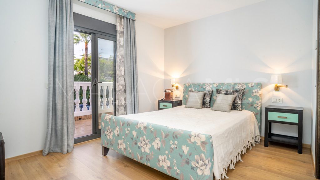 Chalet for sale in Nueva Andalucia