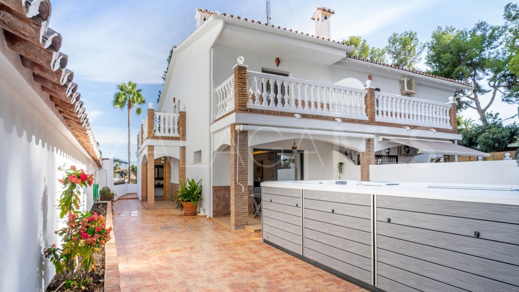 Chalet for sale in Nueva Andalucia