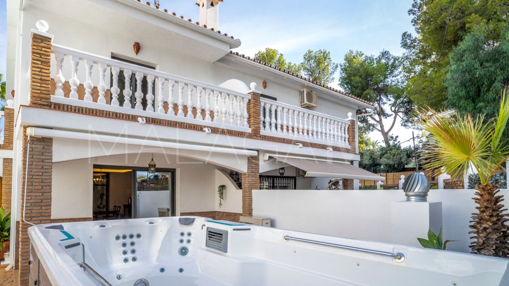 Chalet for sale in Nueva Andalucia