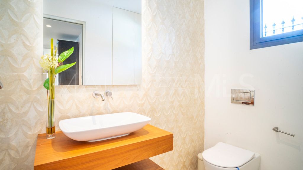 Chalet for sale in Nueva Andalucia