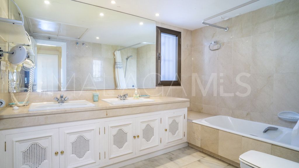 Chalet for sale in Golden Mile