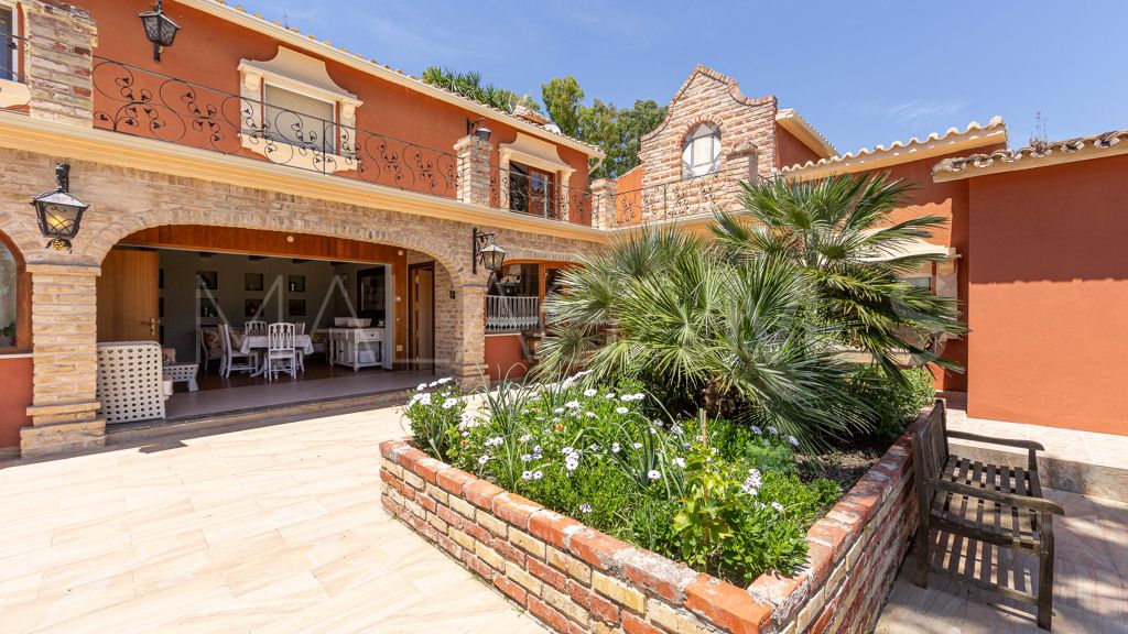 Chalet for sale in La Quinta with 5 bedrooms