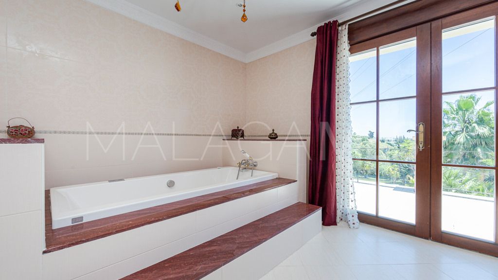 Chalet for sale in La Quinta with 5 bedrooms