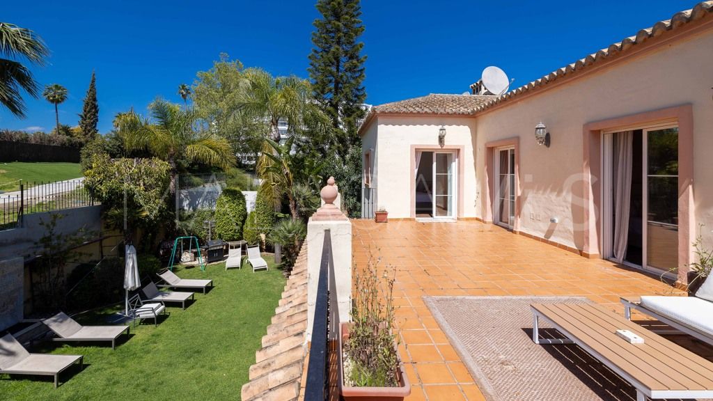 Chalet for sale in Guadalmina Alta