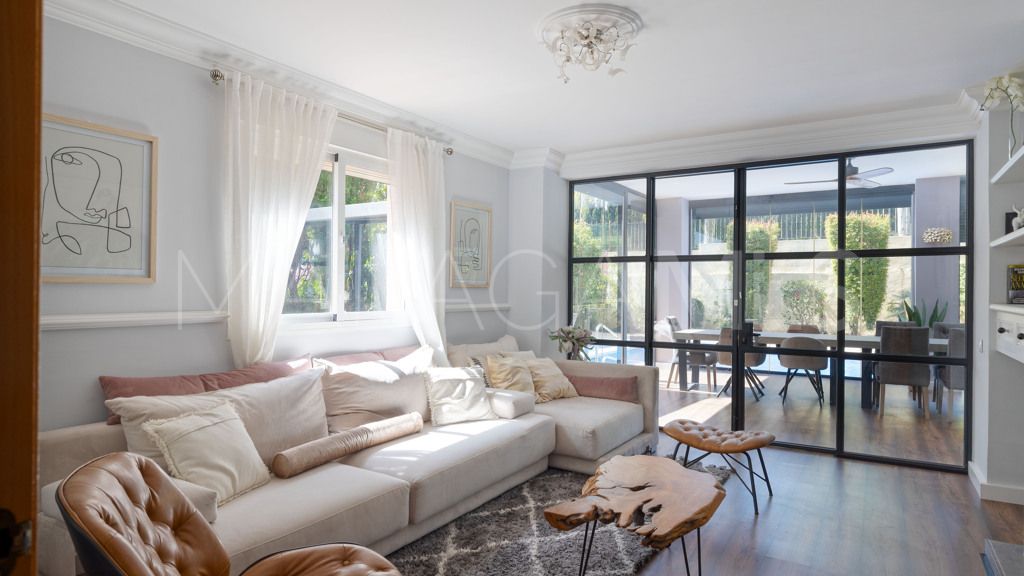 Chalet for sale in Guadalmina Alta