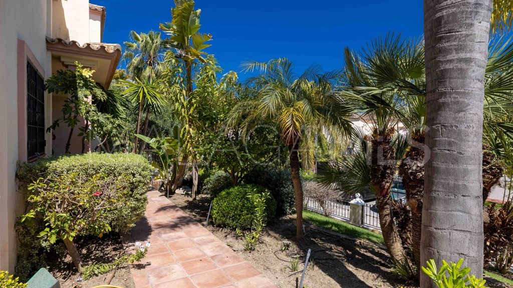 Chalet for sale in Guadalmina Alta