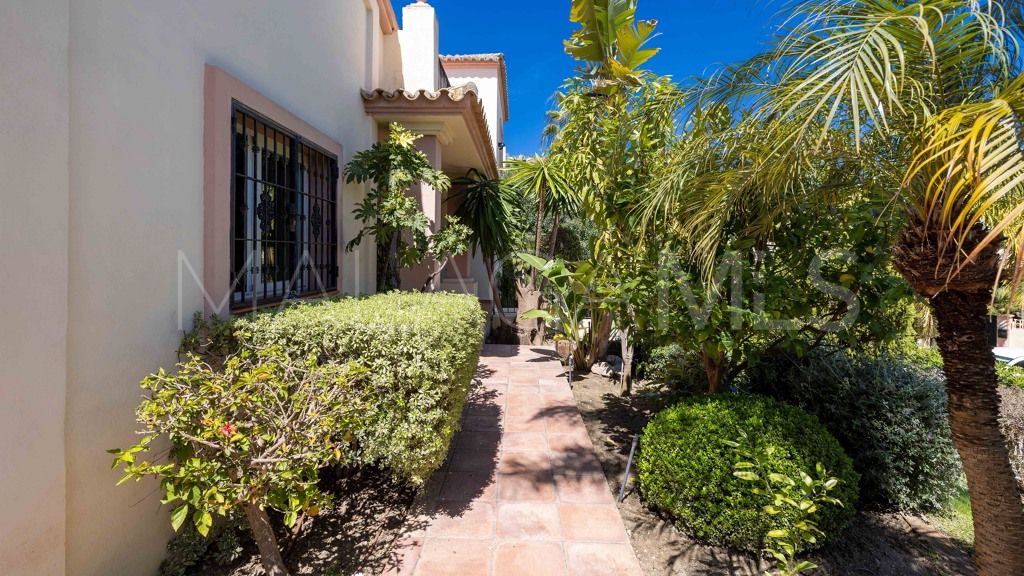 Chalet for sale in Guadalmina Alta